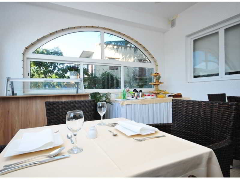 Rooms & Restaurant Matanovi Dvori Sukošan Eksteriør billede
