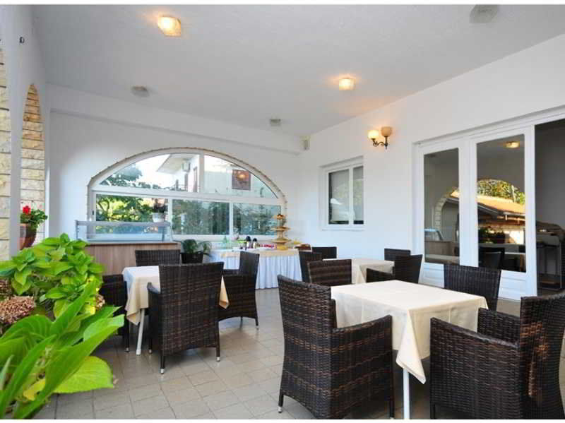 Rooms & Restaurant Matanovi Dvori Sukošan Eksteriør billede