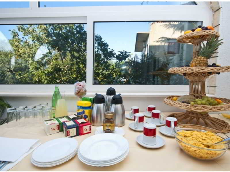 Rooms & Restaurant Matanovi Dvori Sukošan Eksteriør billede